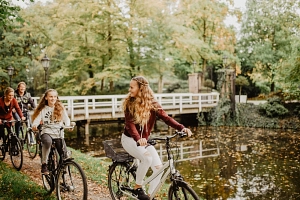 Familie Hüls-Terhart Radweg am Schloss Familie Hüls-Terhart Radweg am Schloss