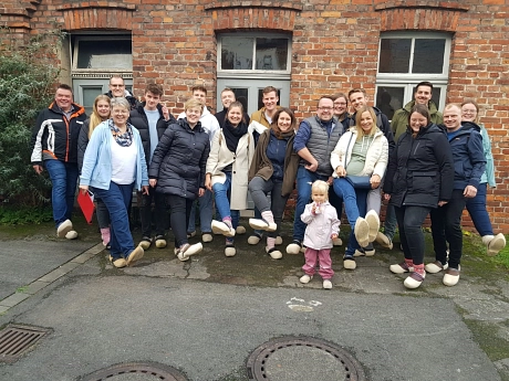 Eine Gruppe von Teilnehmerinnen und Teilnehmern der Rheder Klumpenführung.&nbsp;&copy;&nbsp;Stadt Rhede