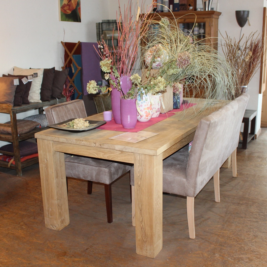 Maßgefertigter Tisch aus Eiche vollmassiv_Wohlhaus © Stadt Rhede