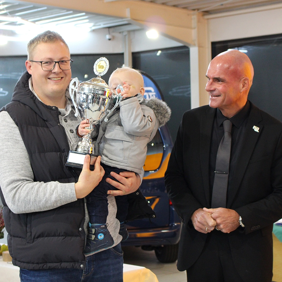 Pokal des Bürgermeisters für Hendrik Kortstegge © Stadt Rhede
