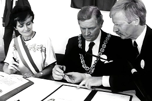 Unterzeichnung Städtepartnerschaft Juli 1989 in La Ferté-Saint-Aubin